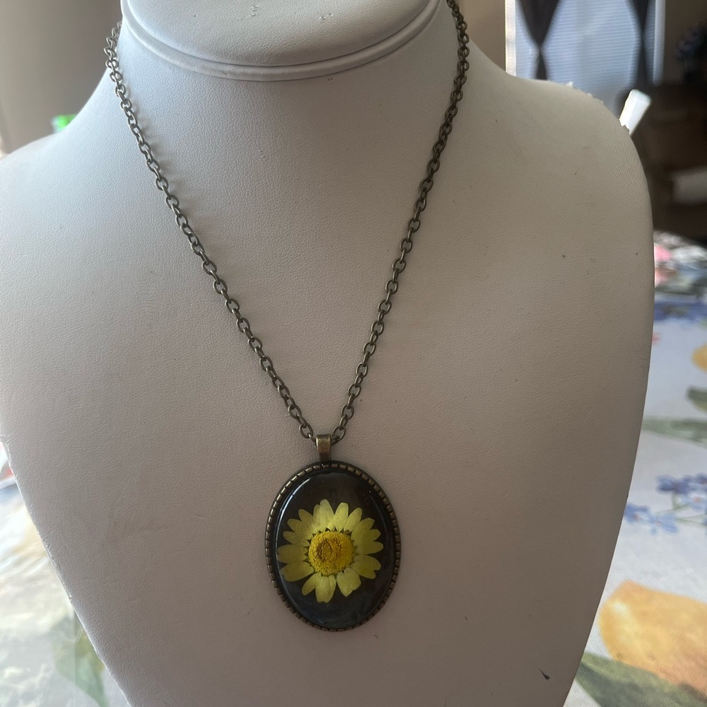 Paparazzi Yellow Floral Pendant Necklace